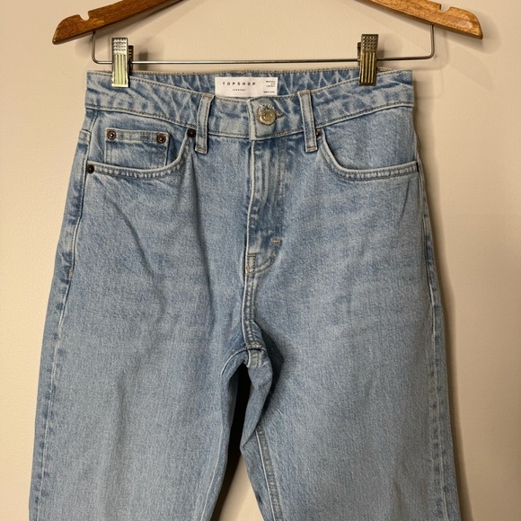 Topshop Light Wash Straight Leg Denim Mom
Jeans Size 2 - Picture 3 of 10